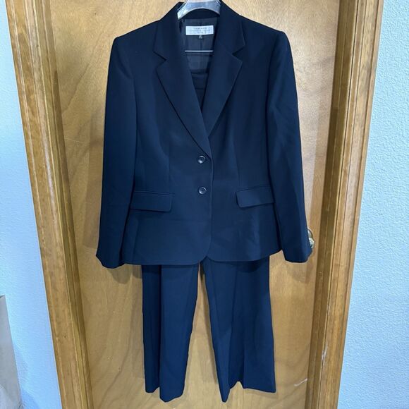 Tahari Arthur S. Levine Women's 2pc Black Pant Suit Size 12P - Picture 1 of 10